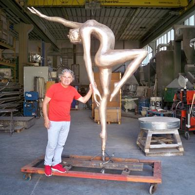 The sculptor with the finished bronze ready for the patina.