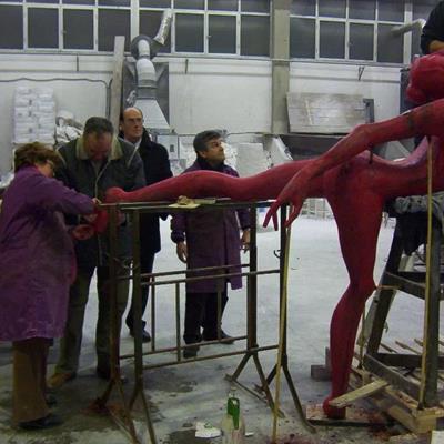 The sculptor at work on the wax.