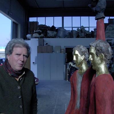 Lo scultore in visita alla fonderia artistica Salvadori Arte a Pistoia per la fusione in bronzo a cera persa della scultura.