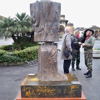 Monumento fuso in bronzo dalla fonderia artistica Salvadori Arte, celebrativo dei 150 anni dell'unità d'Italia. Opera collocata a Monusmmano Terme in provincia di Pistoia.